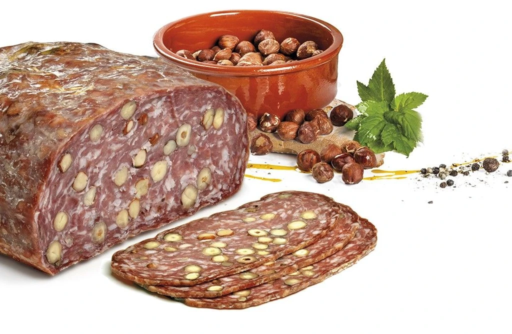 Francuskie salami z orzechami laskowymi