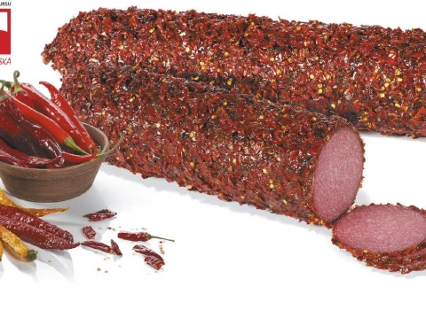 Salami z czerwoną papryką